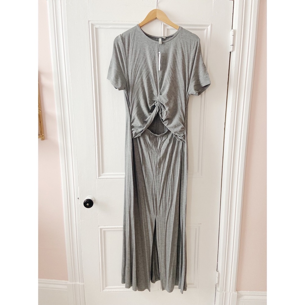 Lovely ASOS tshirt maxi dress with peekaboo knot detail in front. New w tags.
